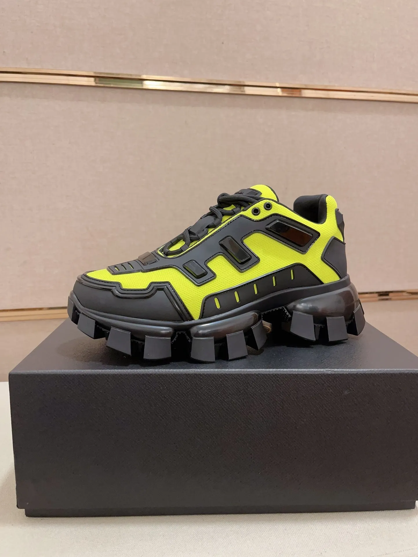 Men's Men's Shoes 💰 620💰 ✔️✔️✔️High-quality new PRADA counters are launched at the same time. The new men's shoes and 😘fabrics are selected from first-layer cowhide. Lining: imported elastic mesh➕cowhide lining. 👍🏿High-end☄️Open-molded non-slip rubber outsole, exquisite lines, simple and elegant, comfortable and high-end for leisure travel. Number of yards: 38 to 44.